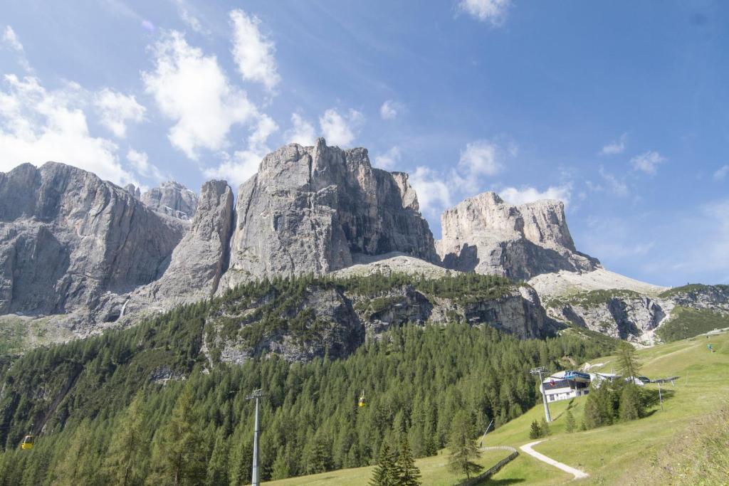 Chalet Madrisa กอร์วารา อิน บาเดีย ภายนอก รูปภาพ