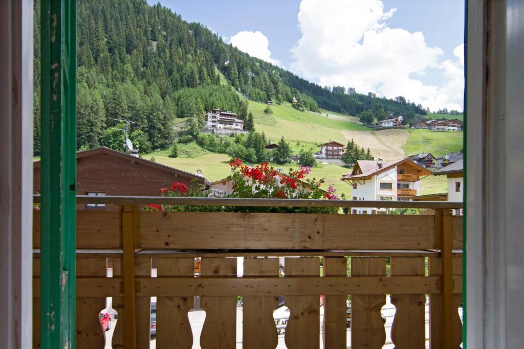 Chalet Madrisa กอร์วารา อิน บาเดีย ภายนอก รูปภาพ