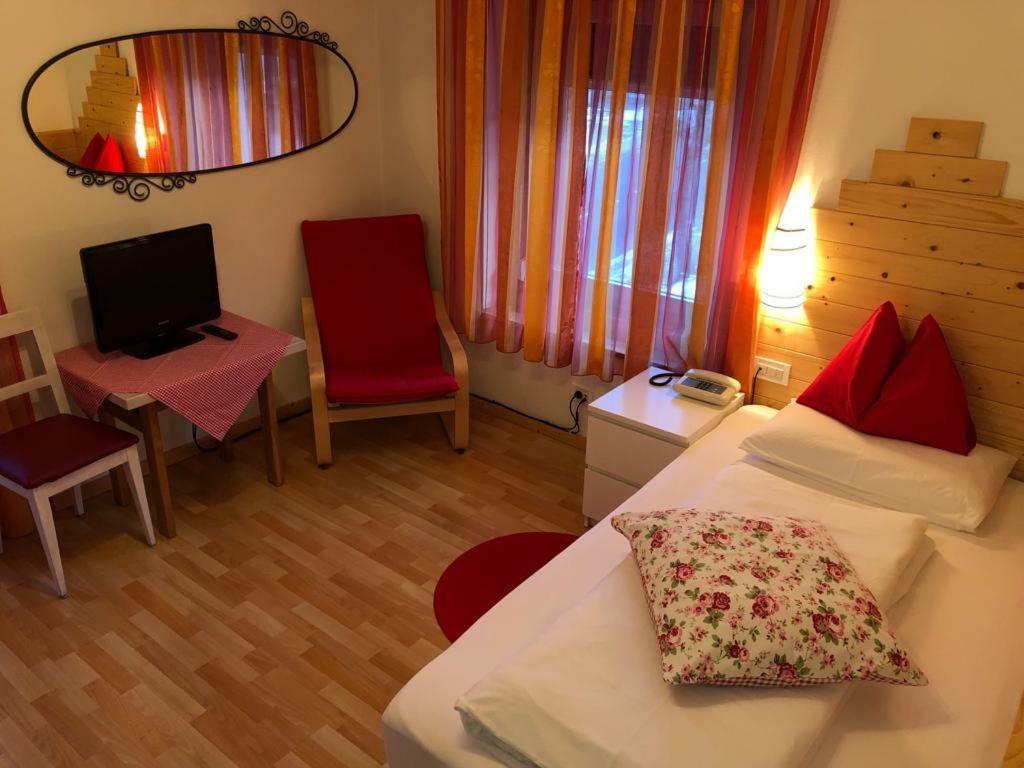 Chalet Madrisa กอร์วารา อิน บาเดีย ภายนอก รูปภาพ